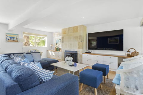 SANTORINI BEACH HOUSE - SAFETY BEACH - Sydney 4u 2