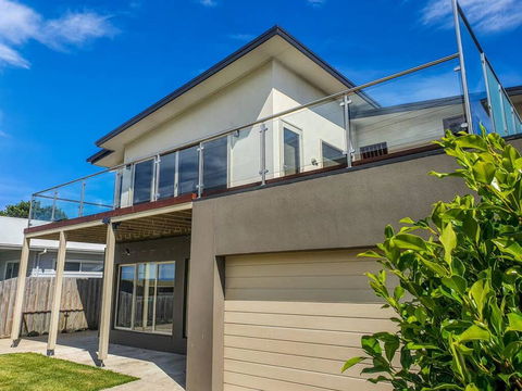SEAL HAVEN - Centrally Located, Modern Home - Accommodation Sydney 0