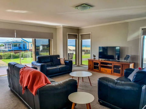 SEAL HAVEN - Centrally Located, Modern Home - Accommodation Sydney 1