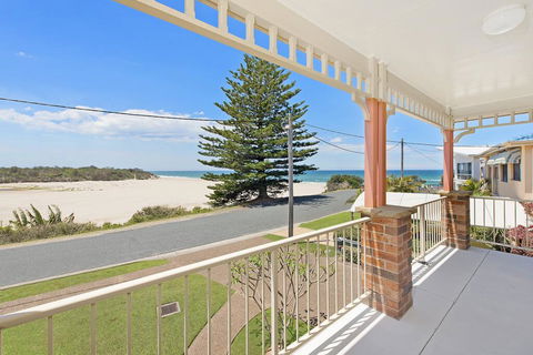 SEASCAPE - An Enticing Lakeside Escape - Sydney 4u 0