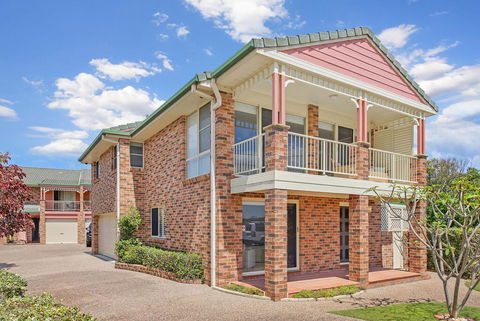 SEASCAPE - An Enticing Lakeside Escape - Sydney 4u 3