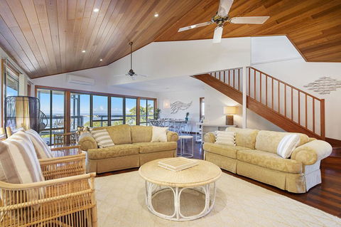 Seascape @ 19 Pindari - Privacy, Space, Views - Sydney 4u 3