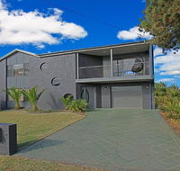Seaside Escape - at Jones Beach swimming pool - Accommodation Sydney