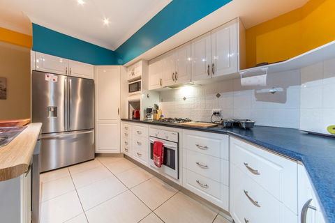 Seaside Hideaway- Hideaway Bay - Sydney 4u 2