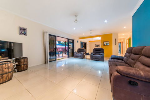 Seaside Hideaway- Hideaway Bay - Sydney 4u 3