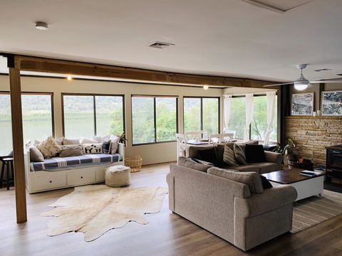 Secluded Waterfront House On Rainforest Acerage - Sydney 4u 0