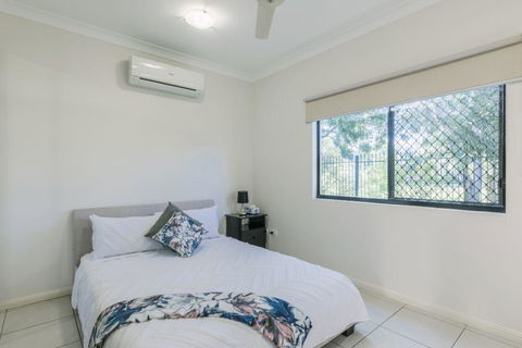 Secure 2 Bed Unit In Gray - Close Palmerston City - Sydney 4u 2