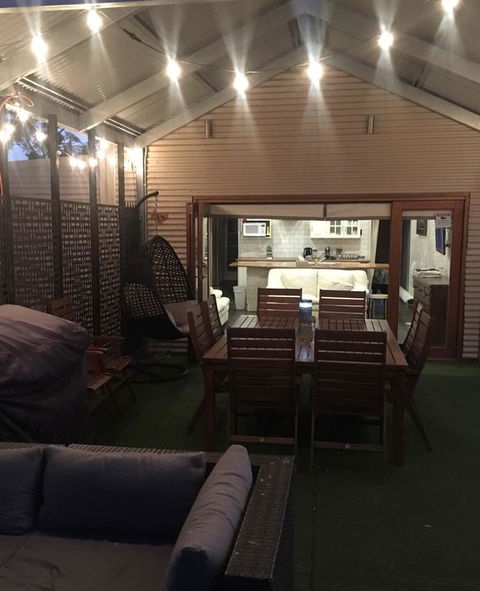 Shack Built Over The Murray River - Sydney 4u 3
