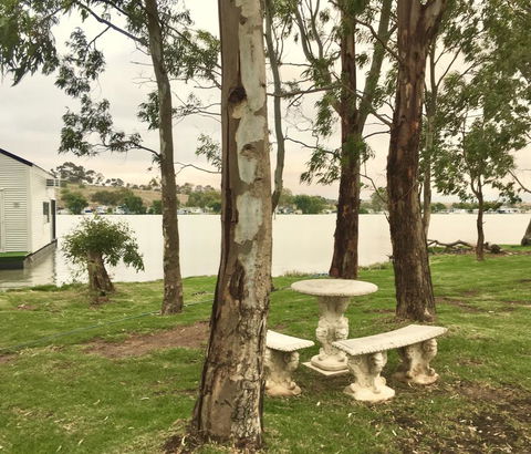 Shack Built Over The Murray River - Sydney 4u 2