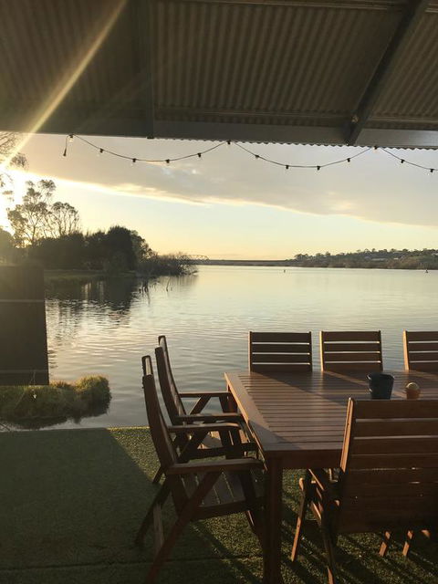 Shack Built Over The Murray River - Sydney 4u 0