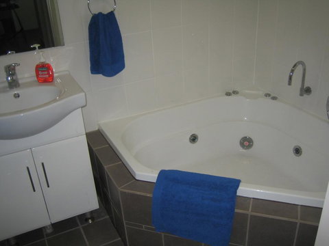 Showgrounds Cottage Naracoorte - Accommodation Sydney 3