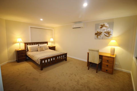 Silver House - Melbourne Airport Accommodation - Sydney 4u 0