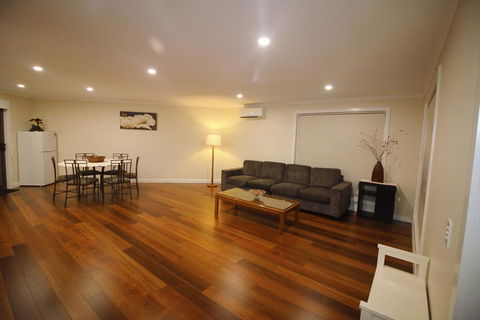 Silver House - Melbourne Airport Accommodation - Sydney 4u 3