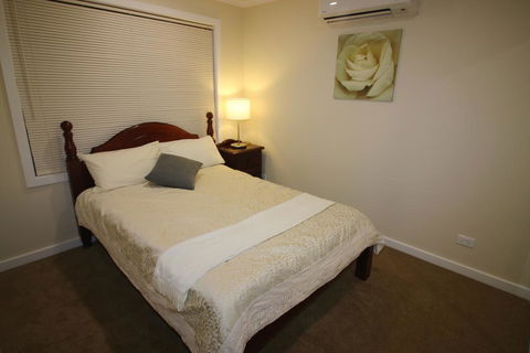 Silver House - Melbourne Airport Accommodation - Sydney 4u 2