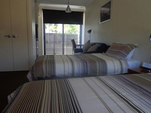 Smart Stayzzz Inns - Sydney 4u 1