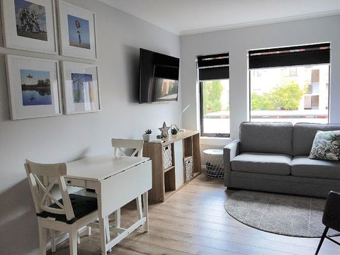 South Terrace 'Nesuto' + Smart TV + WiFi - Accommodation Sydney 1