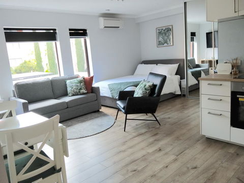 South Terrace 'Nesuto' + Smart TV + WiFi - Accommodation Sydney 0