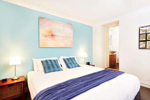 Spacious Studio With Courtyard And Extra Beds - Sydney 4u 2