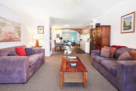 Spacious Studio With Courtyard And Extra Beds - Sydney 4u 1
