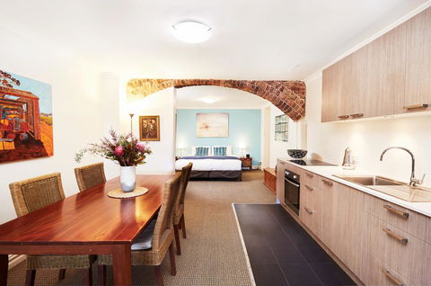 Spacious Studio With Courtyard And Extra Beds - Sydney 4u 0