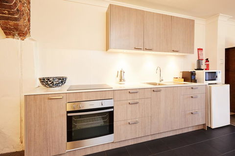 Spacious Studio With Courtyard And Extra Beds - Sydney 4u 3