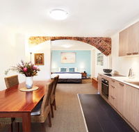 Spacious Studio With Courtyard and Extra Beds - Sydney 4u