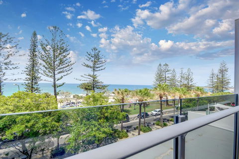 SPIN13- ESCAPE TO MOOLOOLABA - Sydney 4u 0