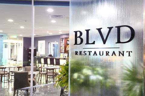 Springfield Lakes Boutique Hotel - Sydney 4u 3