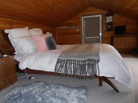 Springmead Rustic Cabin - Sydney 4u 2