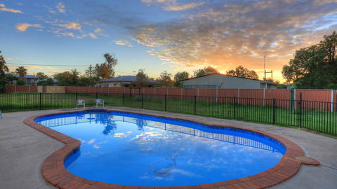Starline Motor Inn - Sydney 4u 1