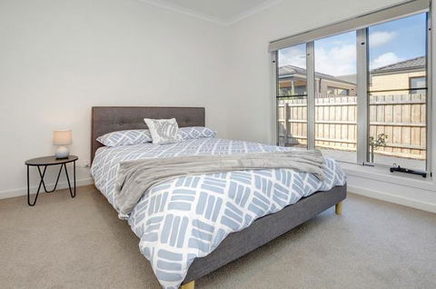 Staughton Sounds - Sydney 4u 3