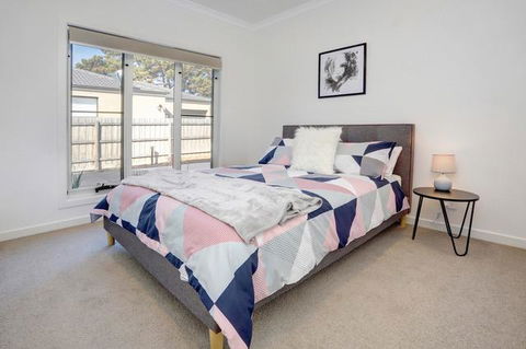 Staughton Sounds - Sydney 4u 1