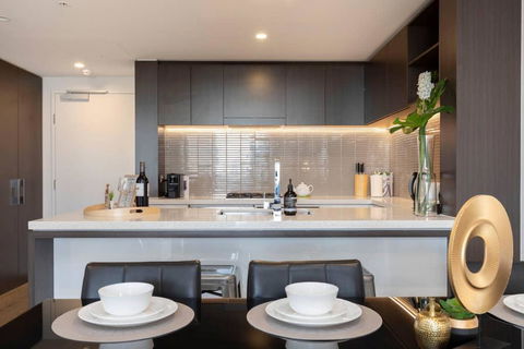 STH - River Views, Fast Internet, Long Stays - Accommodation Sydney 0