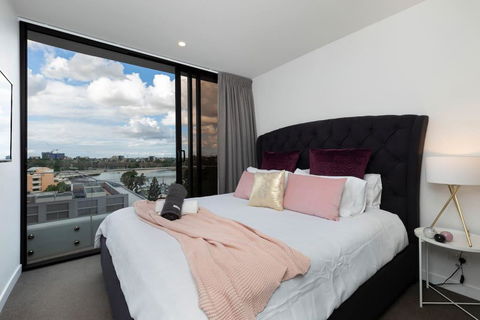 STH - River Views, Fast Internet, Long Stays - Accommodation Sydney 1