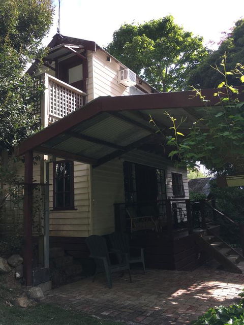 Stone's Throw Cottage Bed And Breakfast - Sydney 4u 2