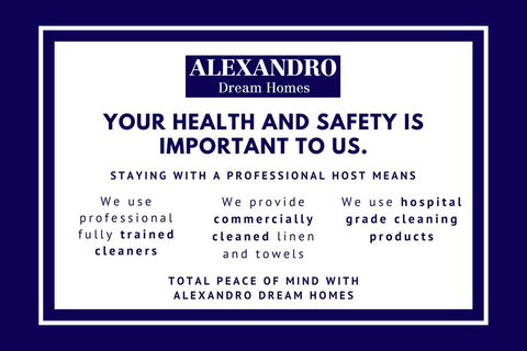 STUNNING CLIFF TOP HOME // POOL & GAMES - Accommodation Sydney 1