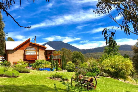 STUNNING HOME WITH AMAZING VIEWS - Just 20 Mins To The City And Only 10 To MONA! - Accommodation Sydney 1