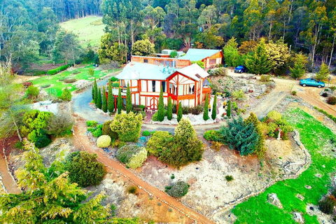 STUNNING HOME WITH AMAZING VIEWS - Just 20 Mins To The City And Only 10 To MONA! - Accommodation Sydney 2