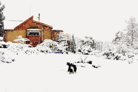 STUNNING HOME WITH AMAZING VIEWS - Just 20 Mins To The City And Only 10 To MONA! - Accommodation Sydney 0