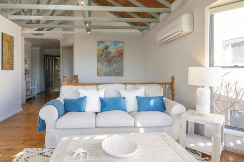 STUNNING WATERFRONT ESCAPE AT DALEYS POINT - Accommodation Sydney 3