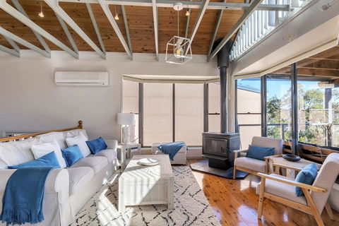 STUNNING WATERFRONT ESCAPE AT DALEYS POINT - Accommodation Sydney 2