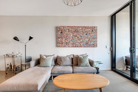 STYLISH CAMPERDOWN APARTMENT And PARKING INC - Accommodation Sydney 2