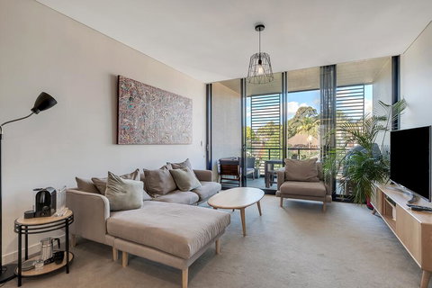 STYLISH CAMPERDOWN APARTMENT And PARKING INC - Accommodation Sydney 3