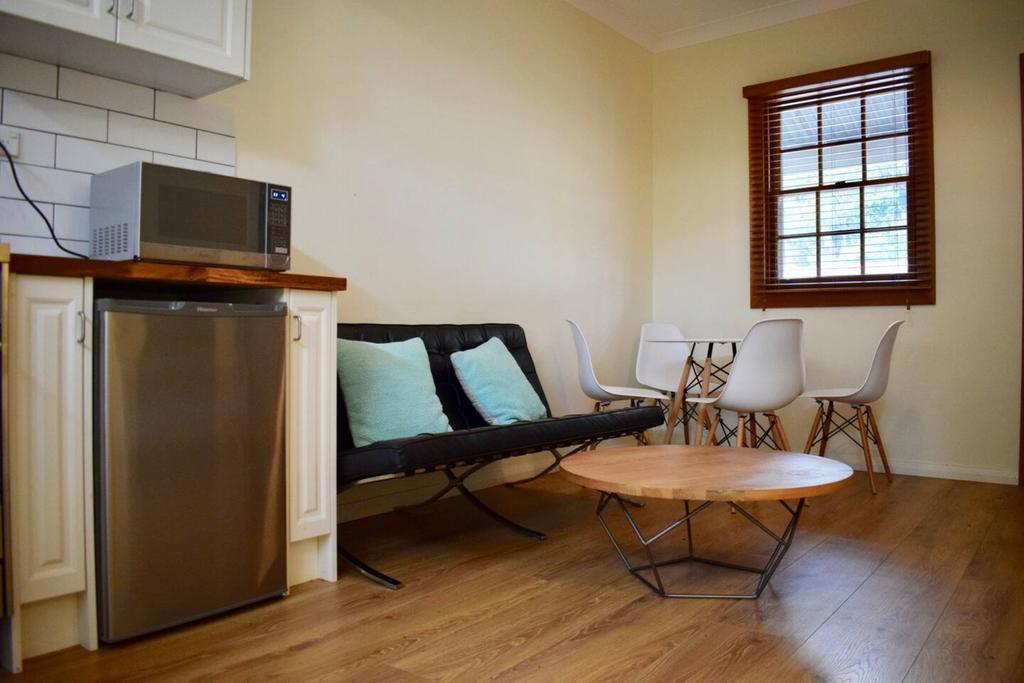 Stylish Cute Cottage in McMahons Point