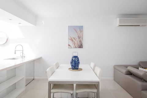 Stylish Executive Apartment With Balcony - Sydney 4u 3