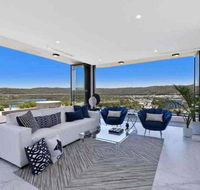 Stylish Penthouse with Views  Jacuzzi - Sydney 4u