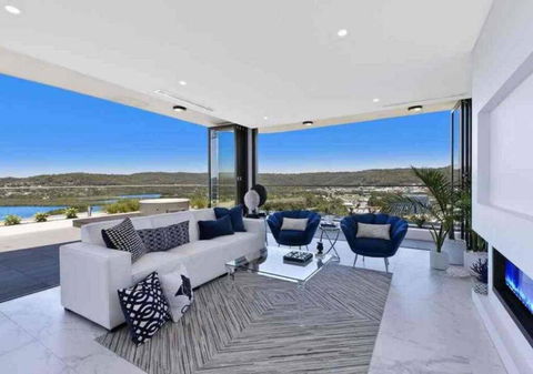 Stylish Penthouse With Views & Jacuzzi - Sydney 4u 0