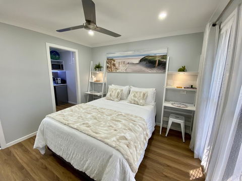 STYLISH UNIT - CLOSE TO DREAMWORLD - Sydney 4u 1
