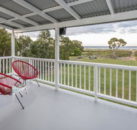 Sugar Shack - Character Family Home Right on the Ocean - Accommodation Sydney