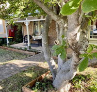 SUMMER HOUSE - CENTRAL LOCATION Near PARK - Sydney 4u